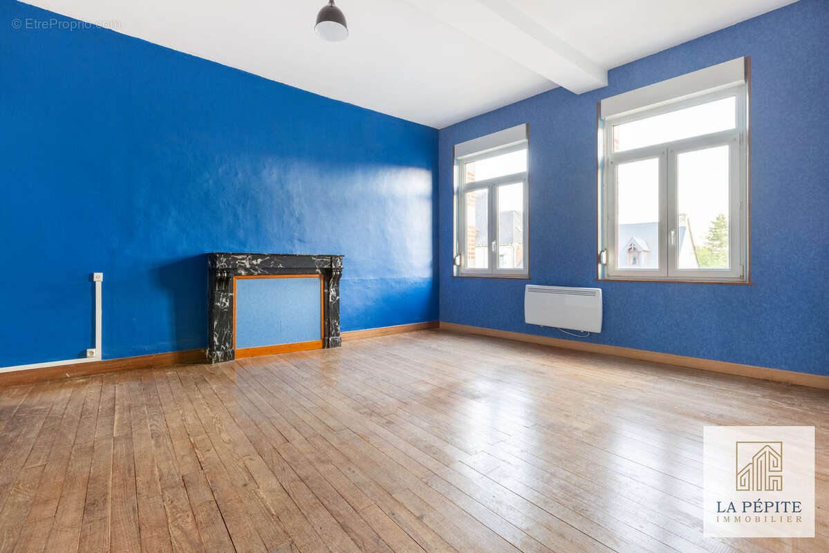 Maison à PONT-SUR-SAMBRE