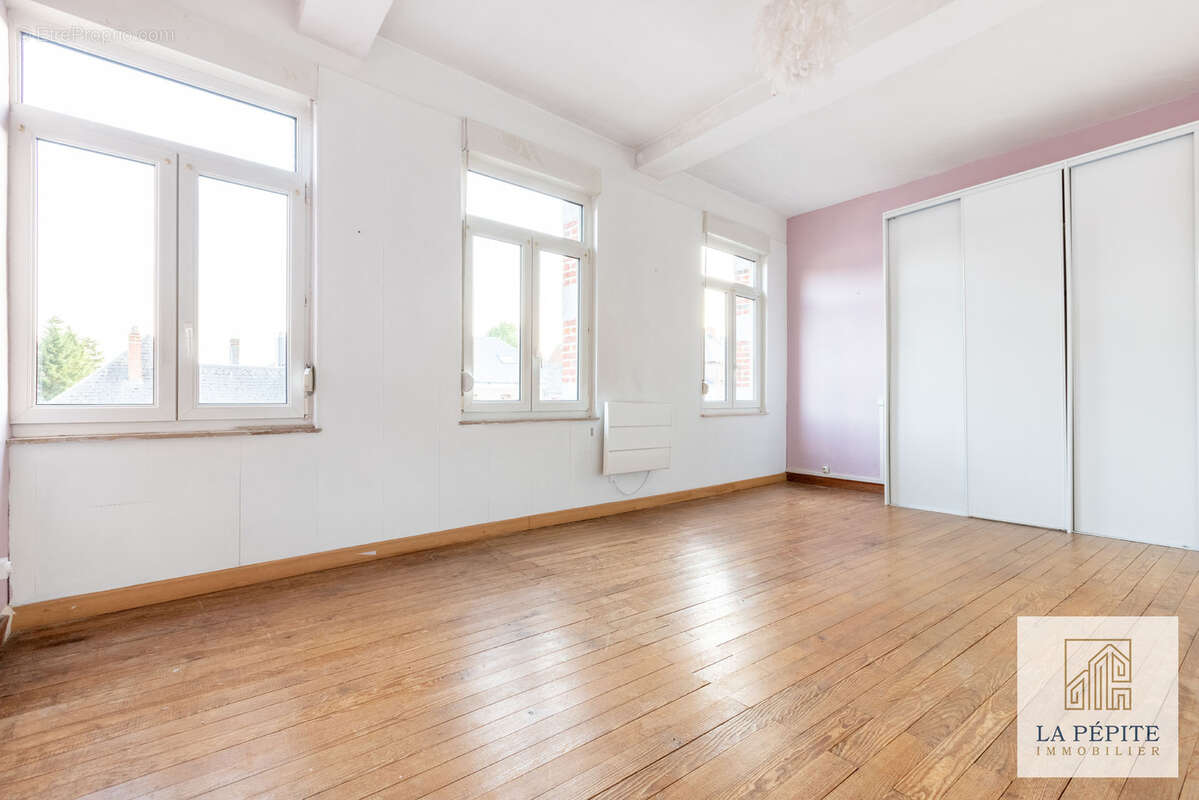 Maison à PONT-SUR-SAMBRE