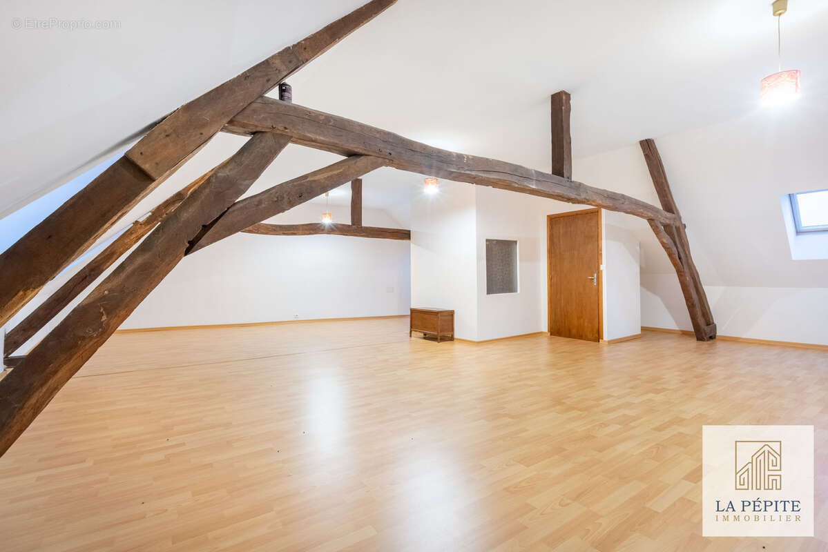 Maison à PONT-SUR-SAMBRE