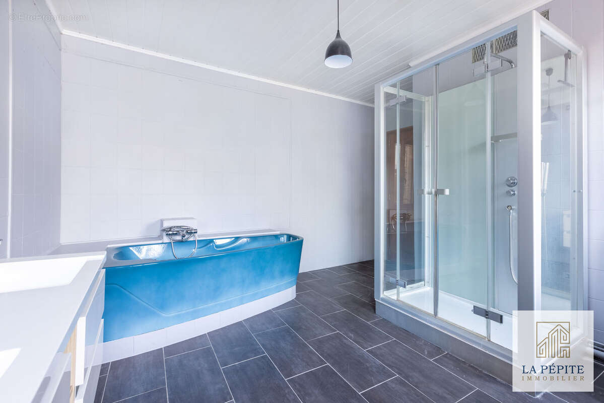 Maison à PONT-SUR-SAMBRE