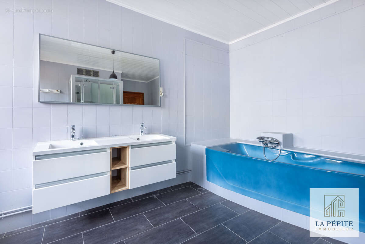 Maison à PONT-SUR-SAMBRE