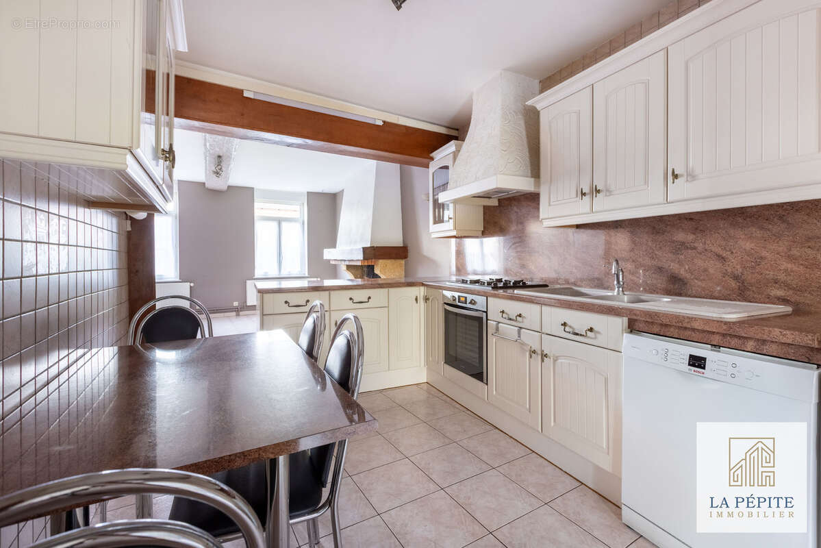 Maison à PONT-SUR-SAMBRE