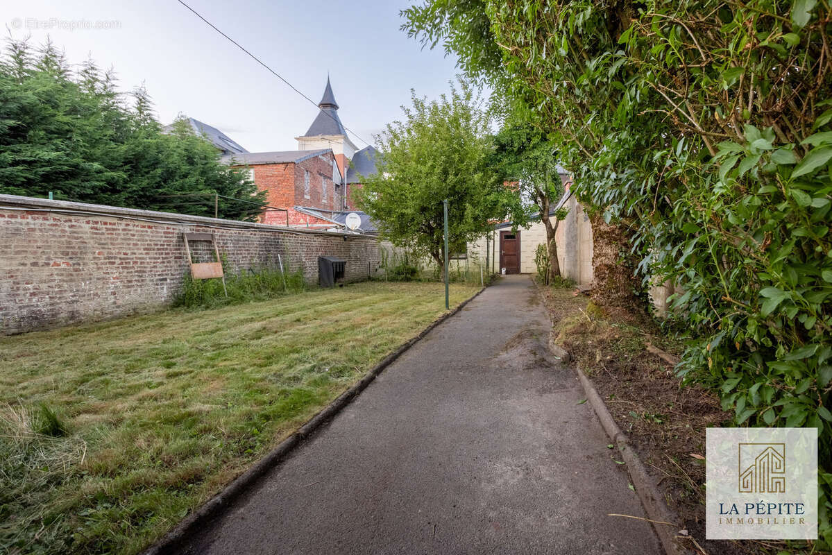 Maison à PONT-SUR-SAMBRE