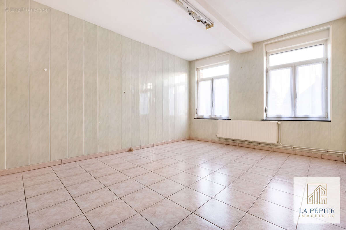 Maison à PONT-SUR-SAMBRE