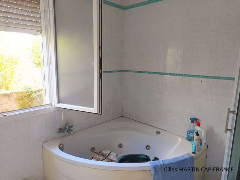 Commerce à PORT-SAINTE-FOY-ET-PONCHAPT