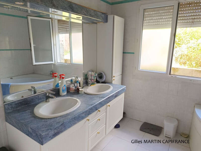 Commerce à PORT-SAINTE-FOY-ET-PONCHAPT