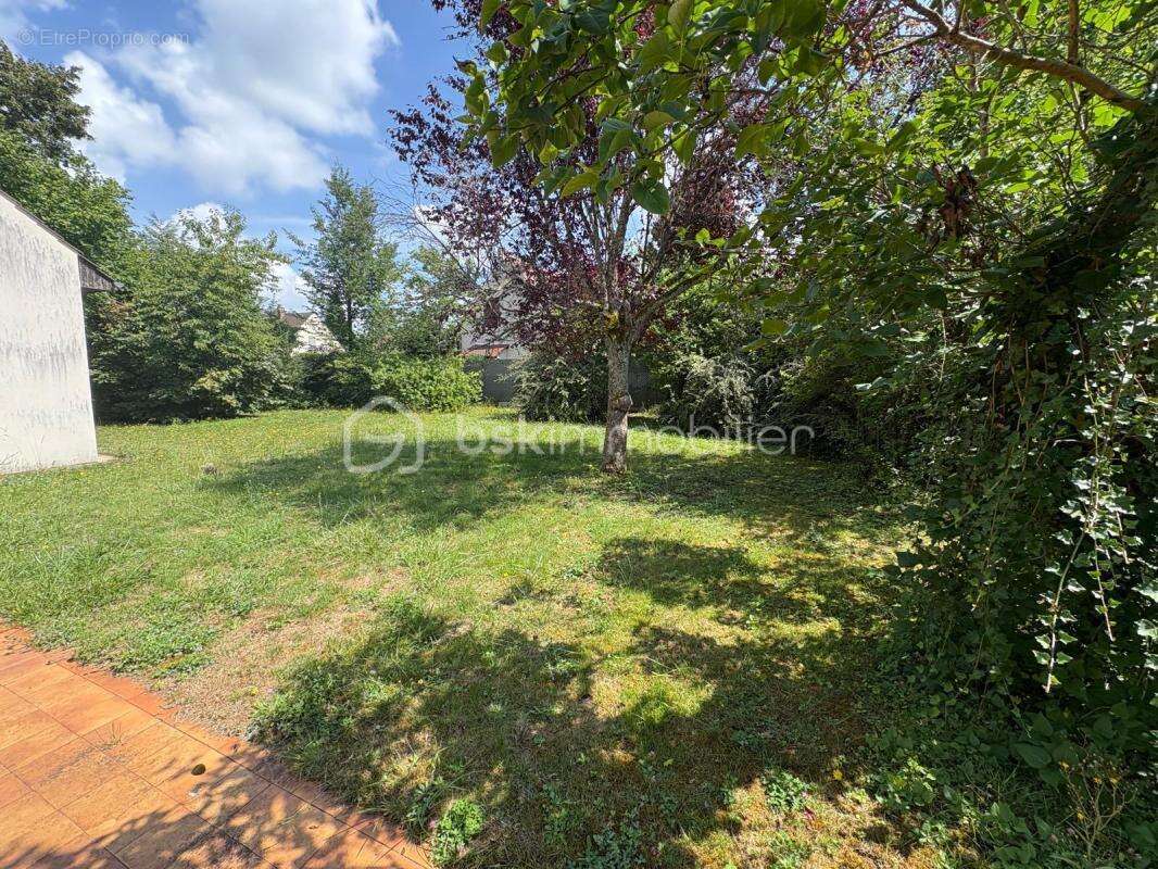 Maison à AVILLY-SAINT-LEONARD