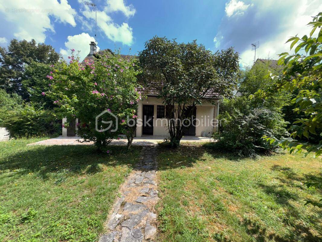 Maison à AVILLY-SAINT-LEONARD