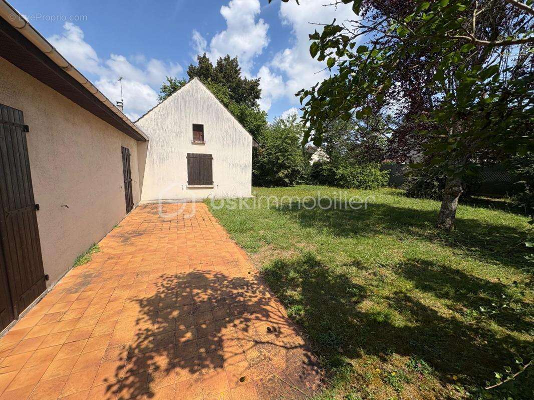 Maison à AVILLY-SAINT-LEONARD