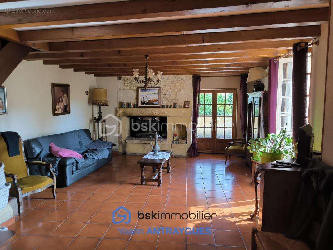 Maison à BLANQUEFORT-SUR-BRIOLANCE