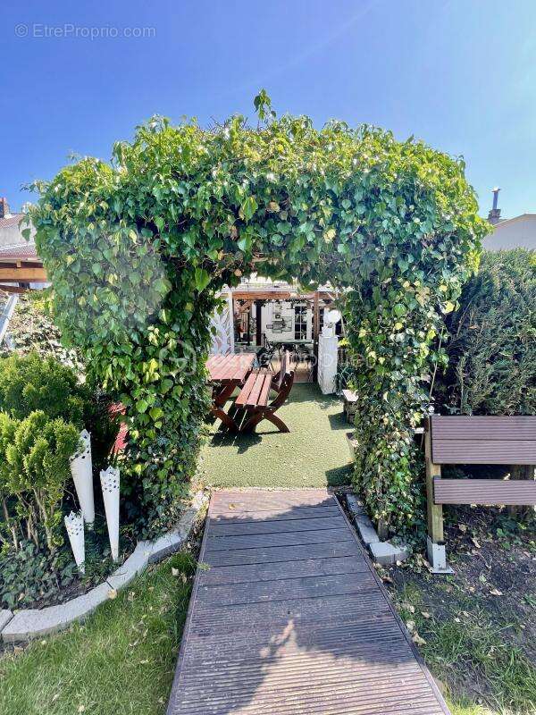 Commerce à HAM-SOUS-VARSBERG