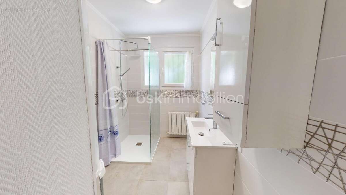 Maison à SAINT-GERMAIN-DE-LUSIGNAN