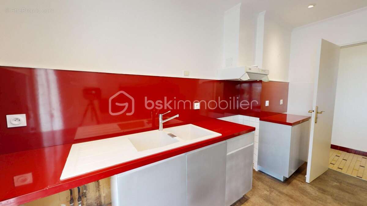 Maison à SAINT-GERMAIN-DE-LUSIGNAN