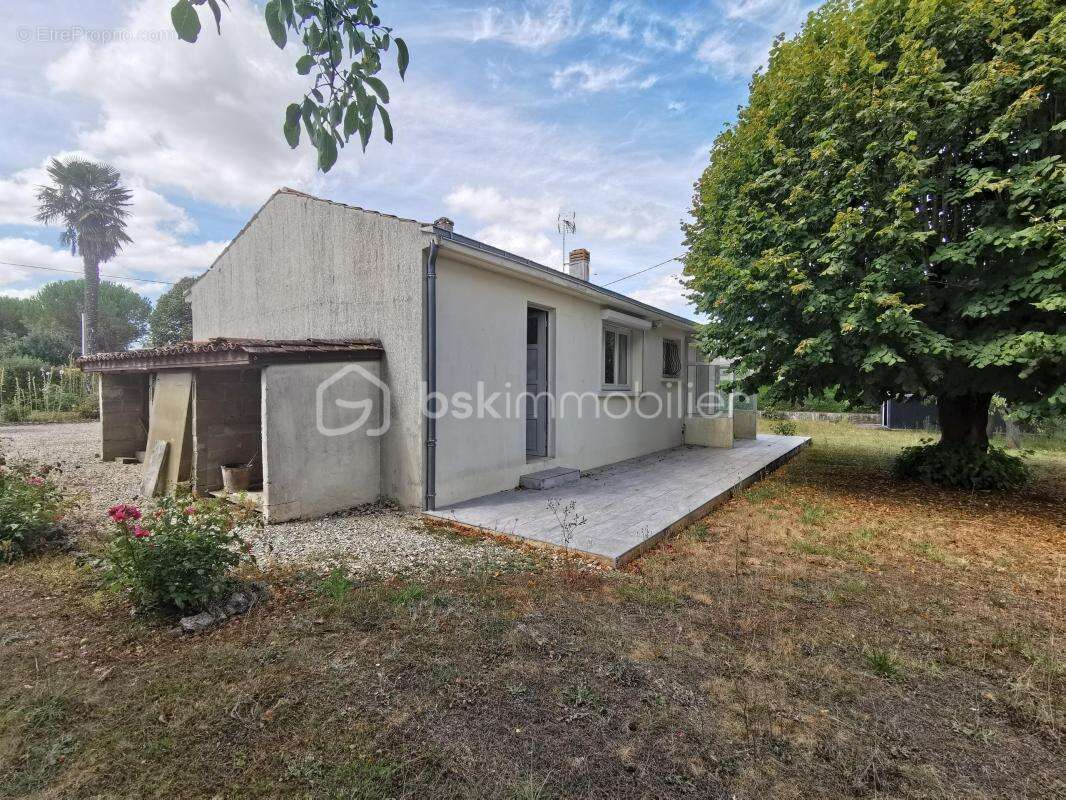 Maison à SAINT-GERMAIN-DE-LUSIGNAN