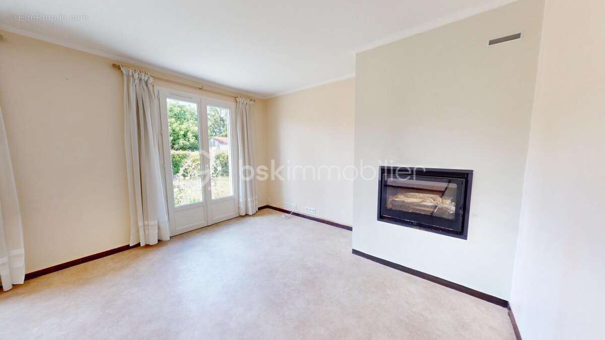 Maison à SAINT-GERMAIN-DE-LUSIGNAN