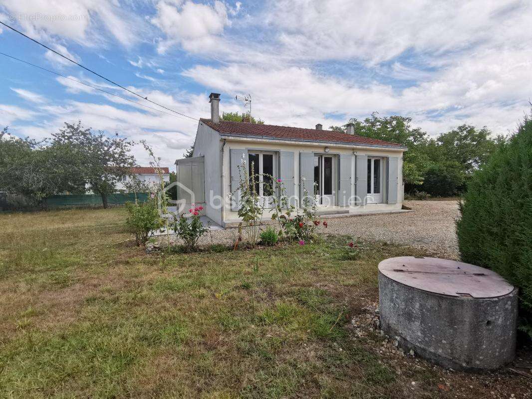 Maison à SAINT-GERMAIN-DE-LUSIGNAN