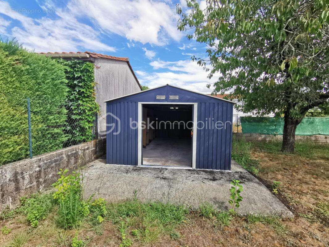 Maison à SAINT-GERMAIN-DE-LUSIGNAN