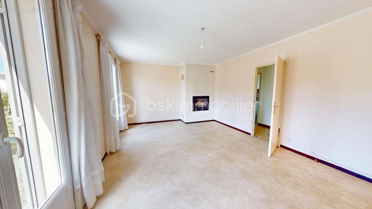 Maison à SAINT-GERMAIN-DE-LUSIGNAN