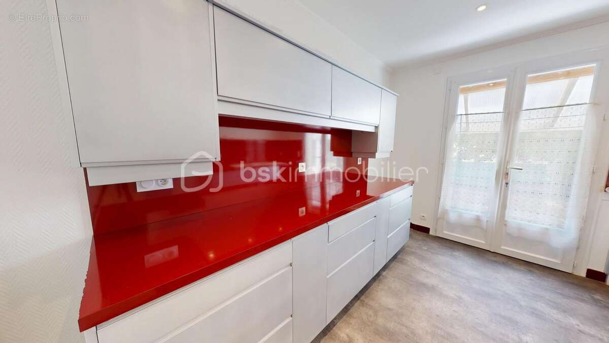 Maison à SAINT-GERMAIN-DE-LUSIGNAN