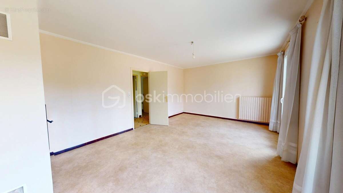 Maison à SAINT-GERMAIN-DE-LUSIGNAN