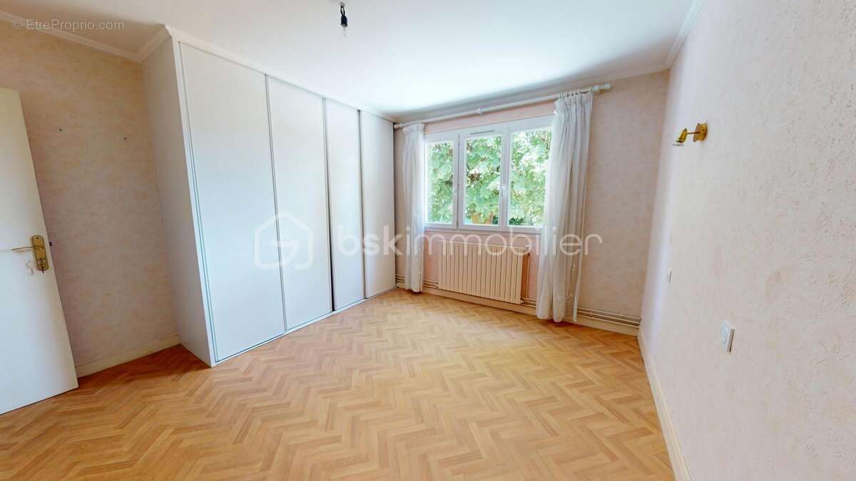 Maison à SAINT-GERMAIN-DE-LUSIGNAN