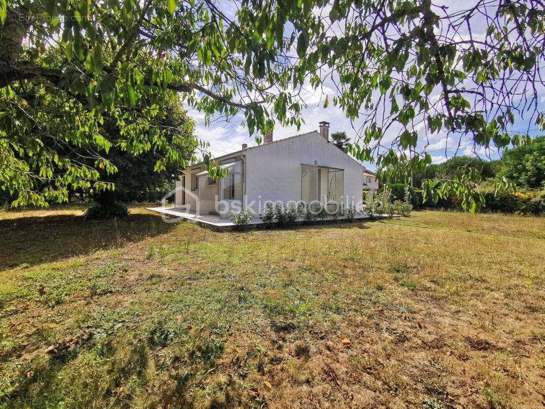 Maison à SAINT-GERMAIN-DE-LUSIGNAN