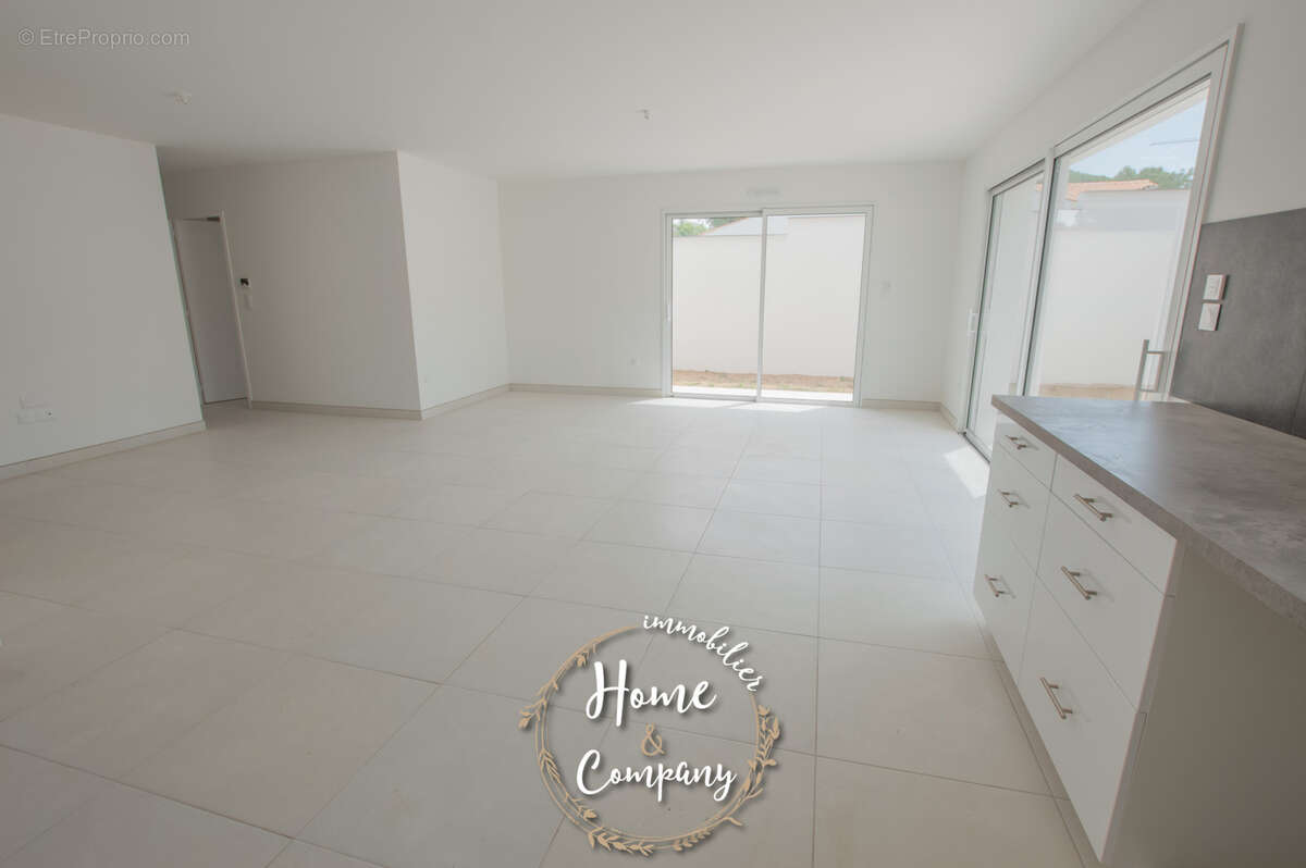 Maison à VAUX-SUR-MER