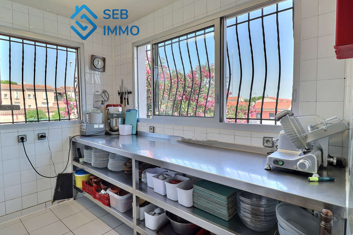 Commerce à SAINT-GENIS-DES-FONTAINES