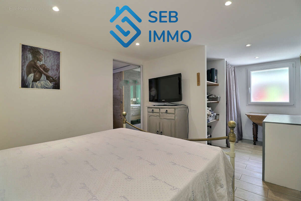 Commerce à SAINT-GENIS-DES-FONTAINES