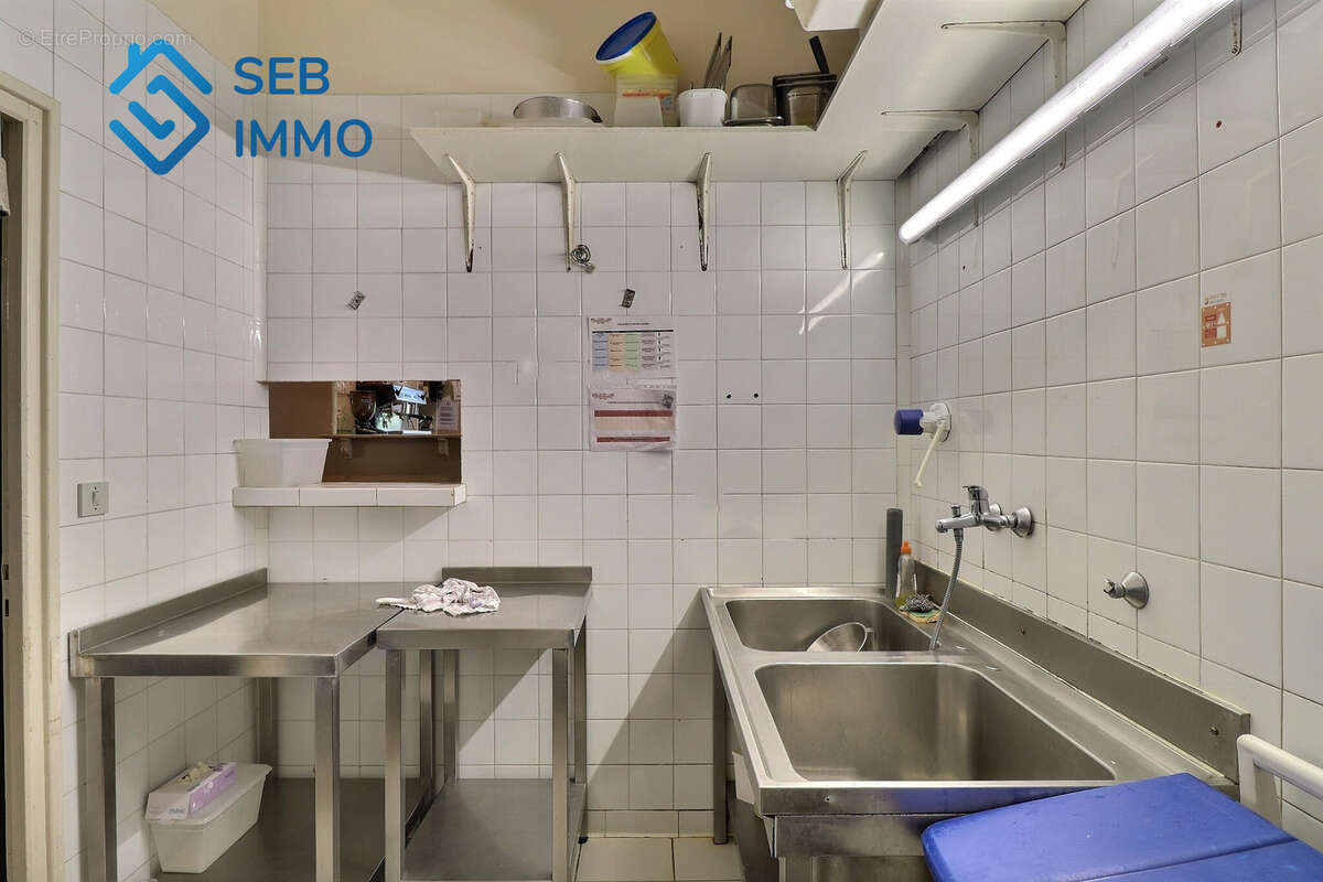 Commerce à SAINT-GENIS-DES-FONTAINES