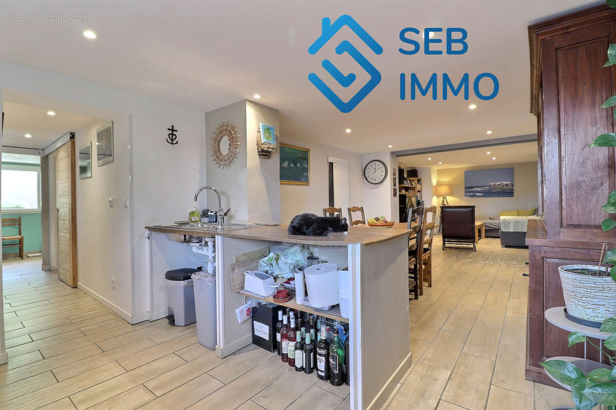 Commerce à SAINT-GENIS-DES-FONTAINES