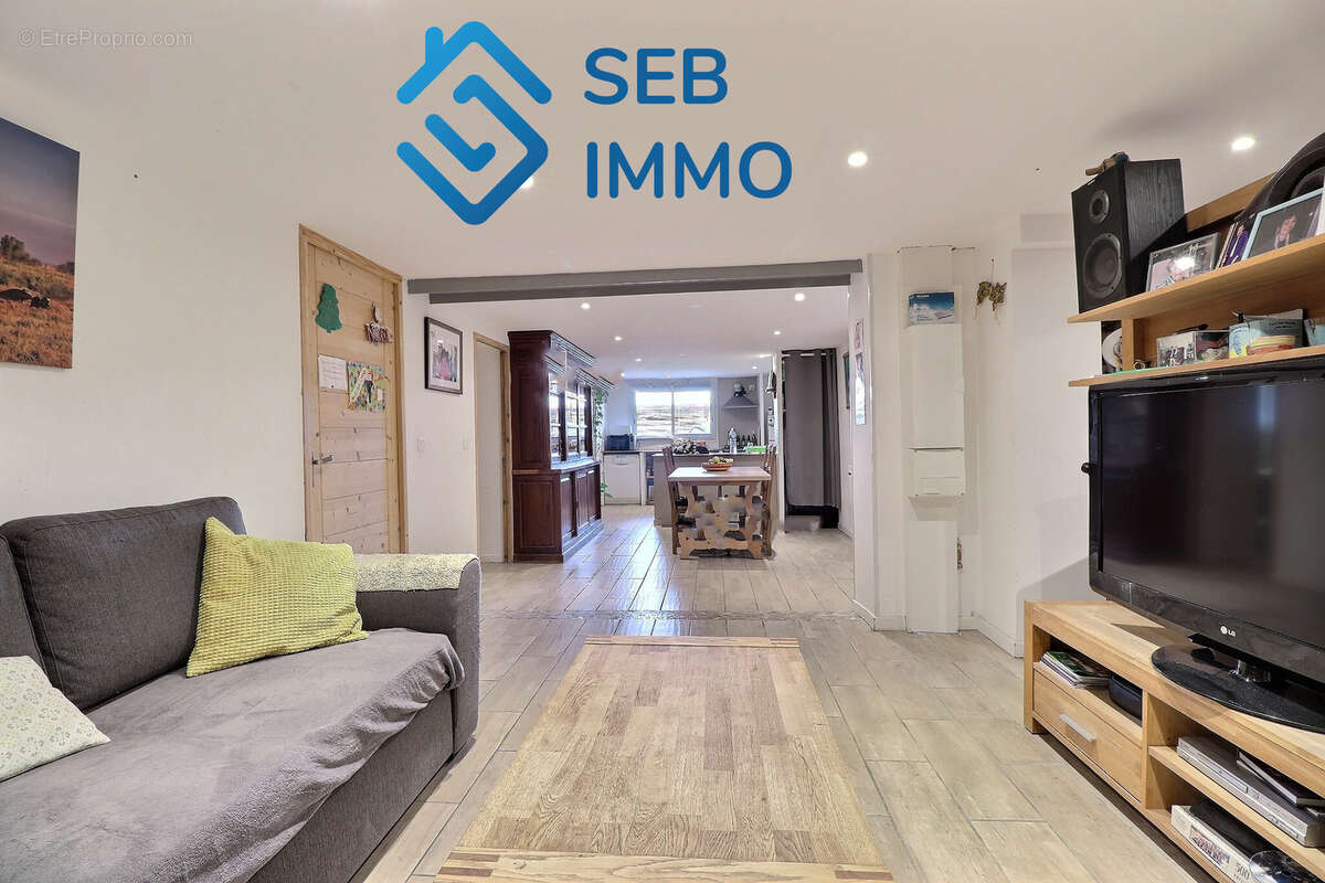 Commerce à SAINT-GENIS-DES-FONTAINES