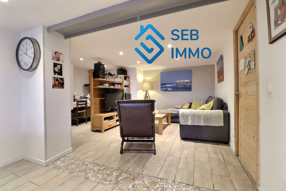 Commerce à SAINT-GENIS-DES-FONTAINES