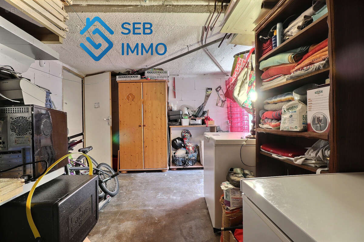 Commerce à SAINT-GENIS-DES-FONTAINES