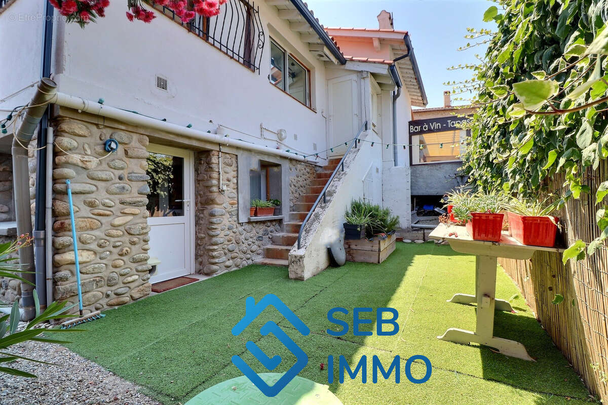 Commerce à SAINT-GENIS-DES-FONTAINES