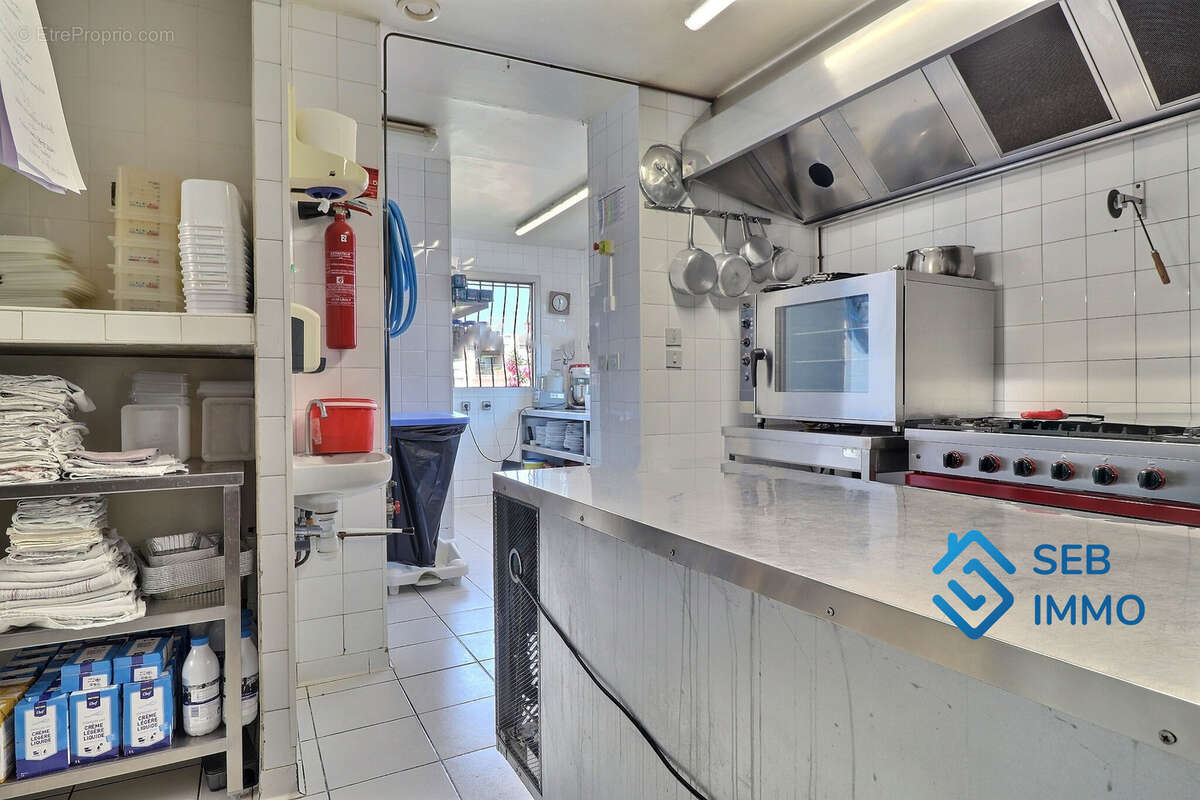 Commerce à SAINT-GENIS-DES-FONTAINES