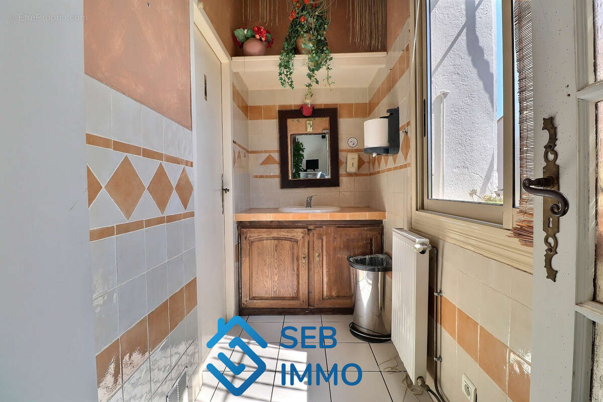 Commerce à SAINT-GENIS-DES-FONTAINES