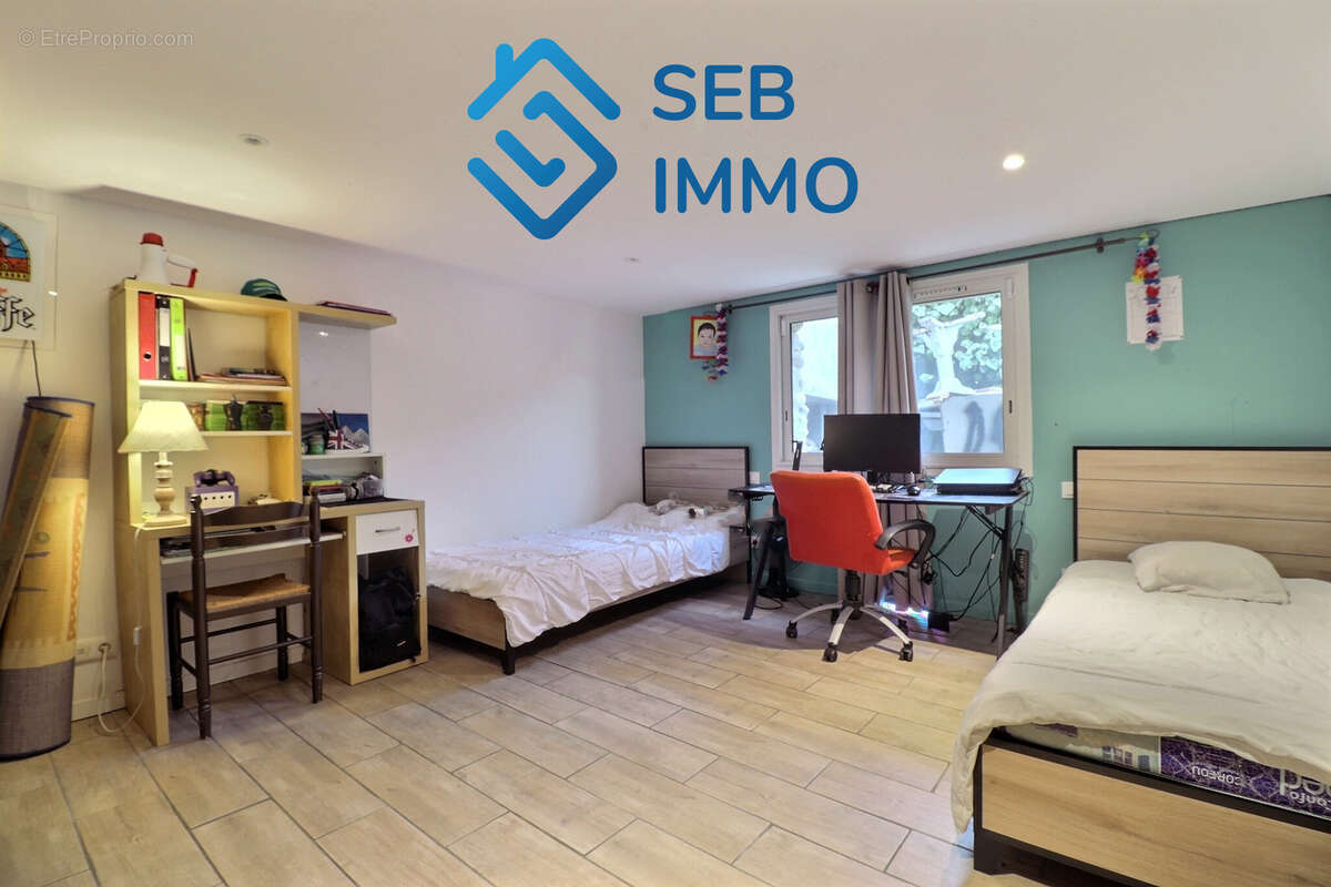 Commerce à SAINT-GENIS-DES-FONTAINES