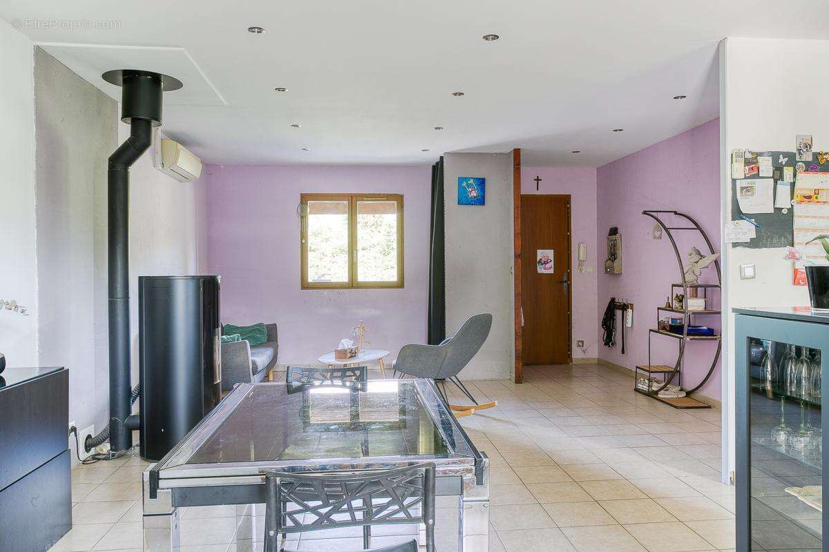 Maison à AUBERIVES-SUR-VAREZE