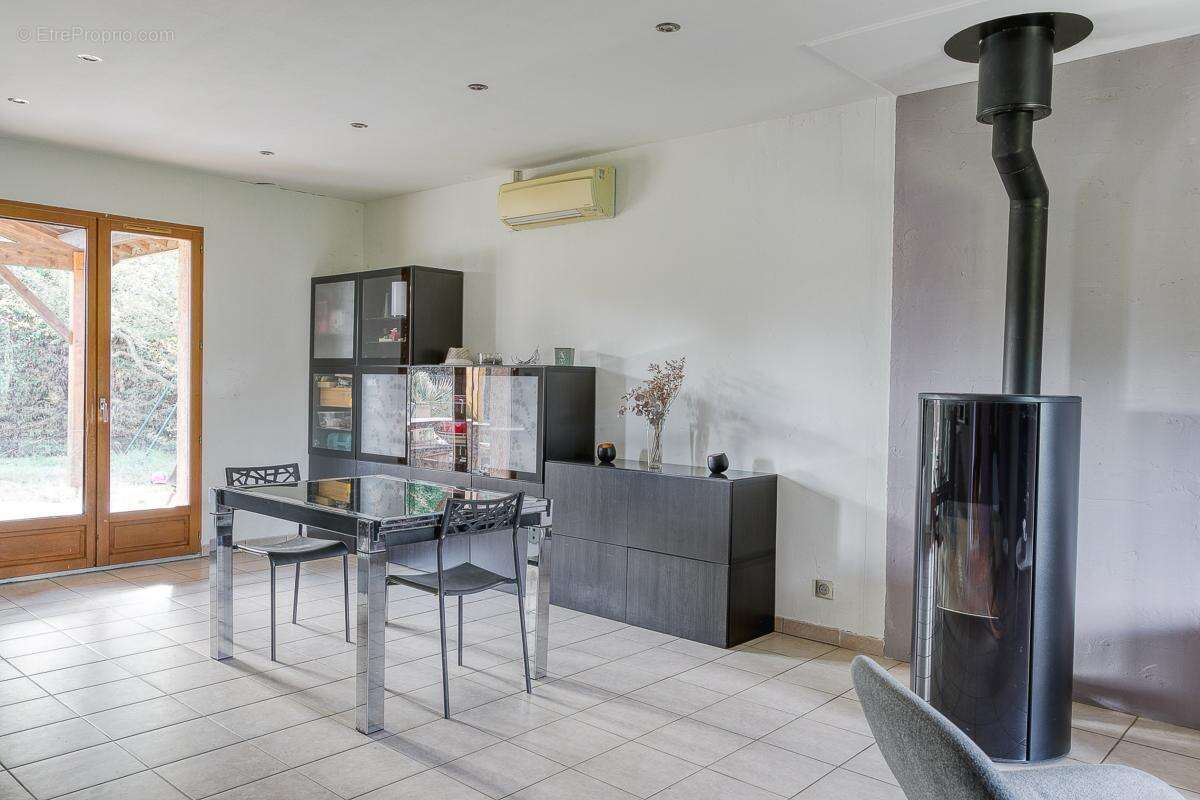 Maison à AUBERIVES-SUR-VAREZE