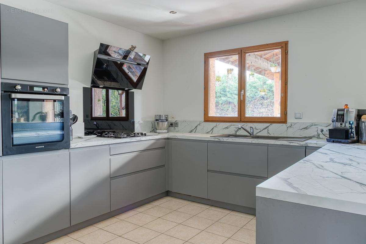 Maison à AUBERIVES-SUR-VAREZE