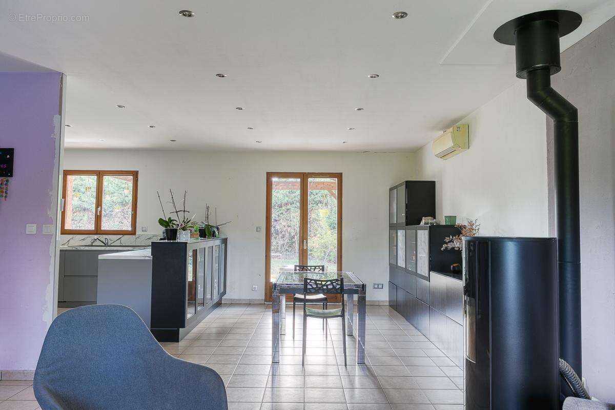 Maison à AUBERIVES-SUR-VAREZE