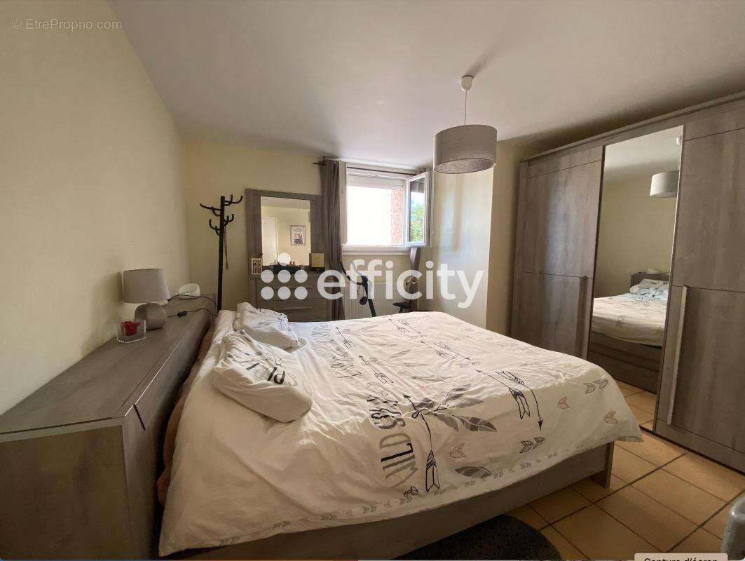 Maison à LE CHAMBON-FEUGEROLLES