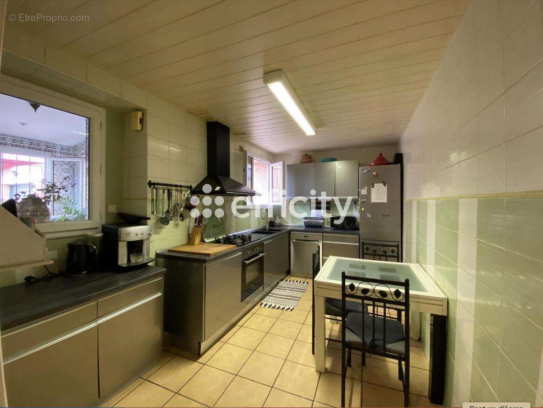 Maison à LE CHAMBON-FEUGEROLLES