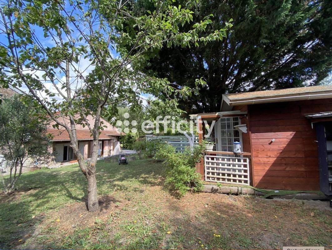 Maison à LE CHAMBON-FEUGEROLLES