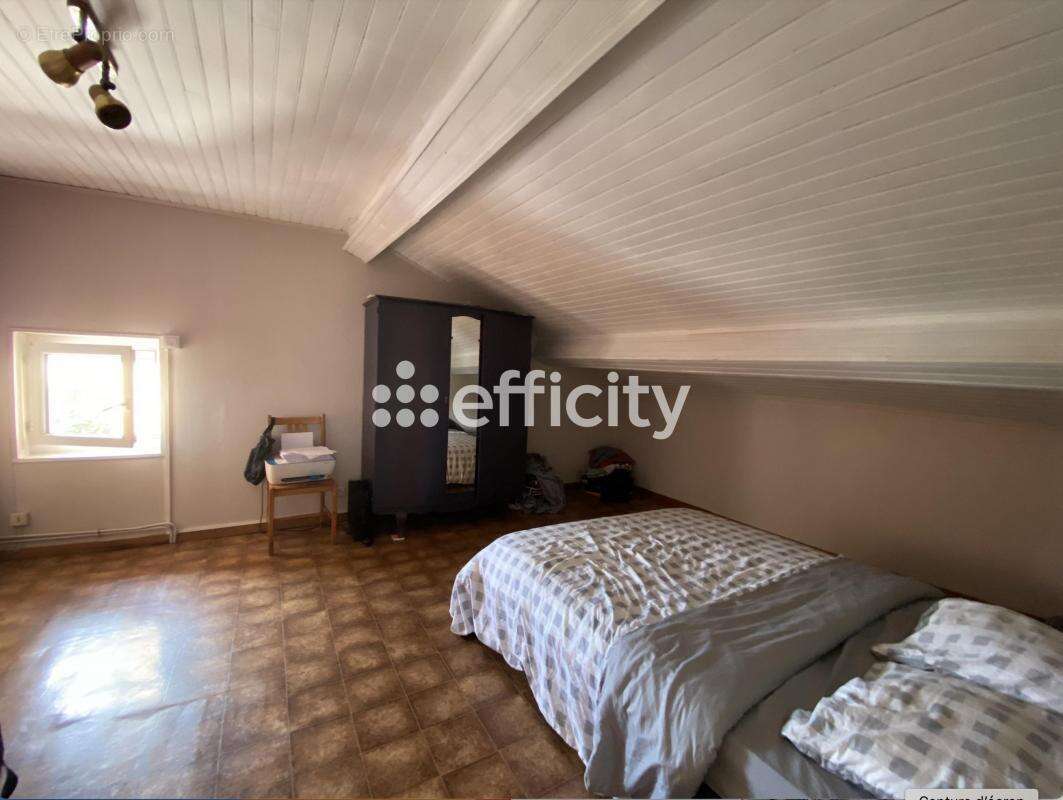 Maison à LE CHAMBON-FEUGEROLLES