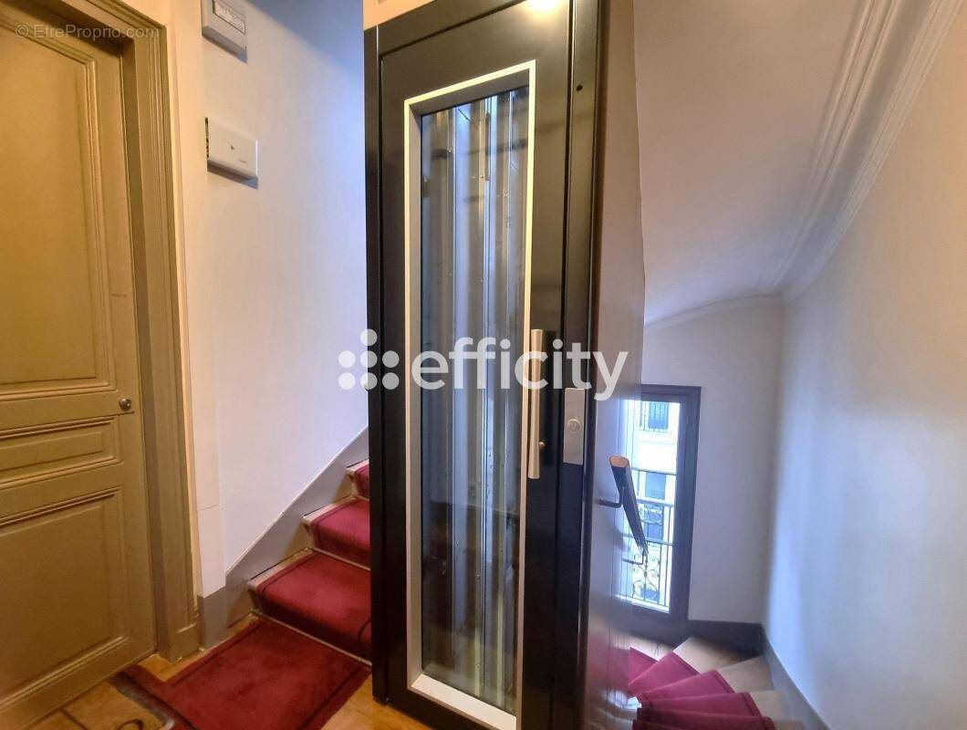 Appartement à PARIS-16E