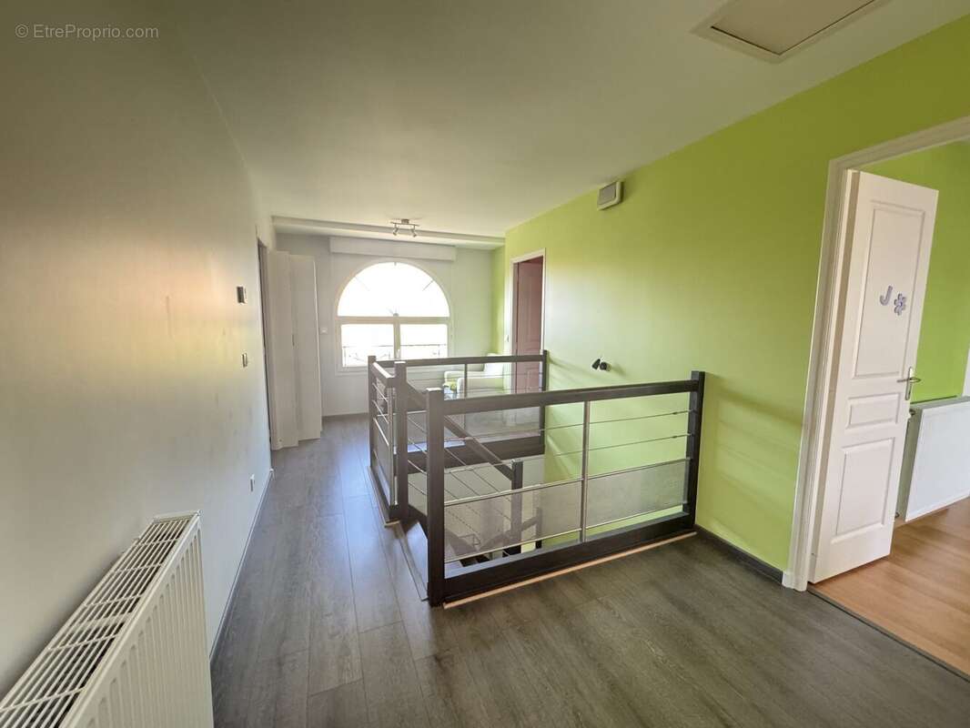 Palier  - Maison à TOUSSUS-LE-NOBLE