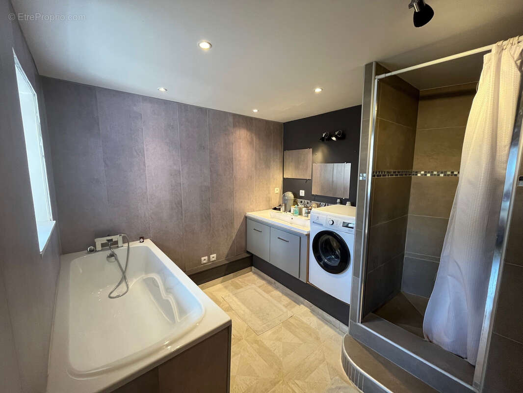 Appartement à VAUX-EN-BEAUJOLAIS