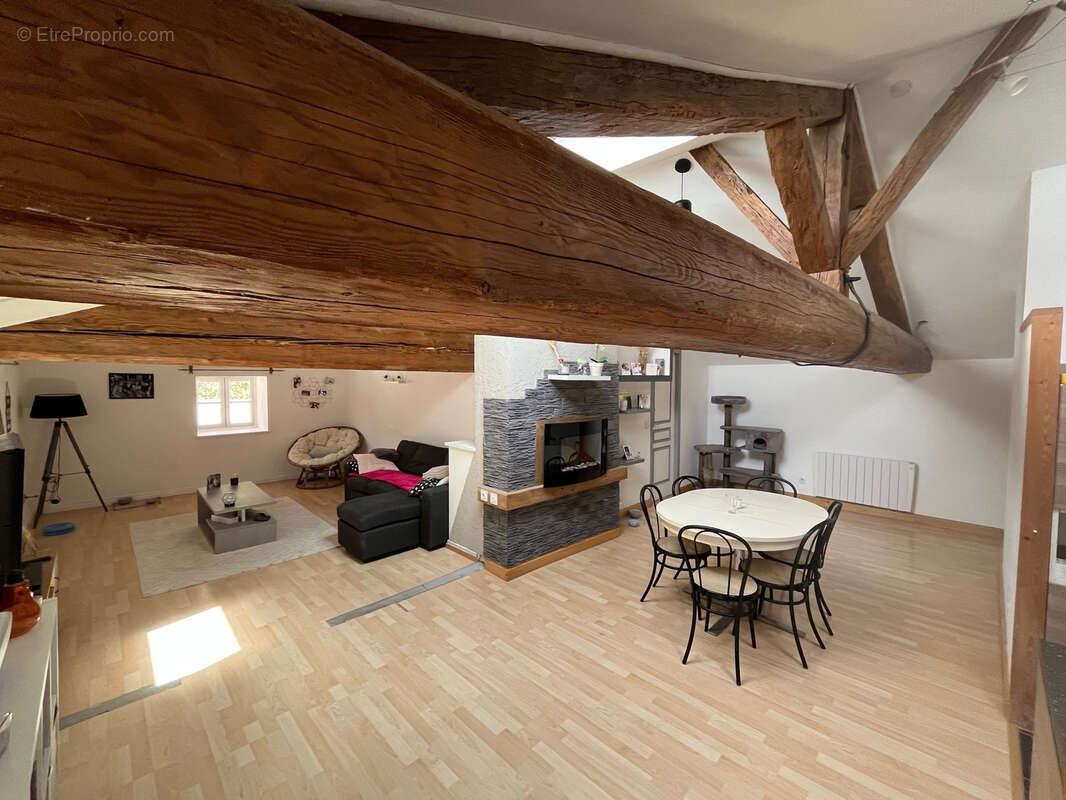 Appartement à VAUX-EN-BEAUJOLAIS